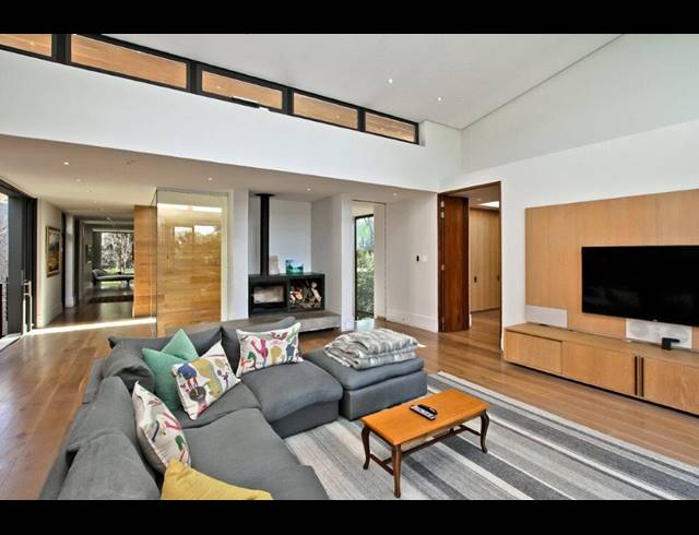 4 BEDROOM HOUSE TO LET IN MELROSE